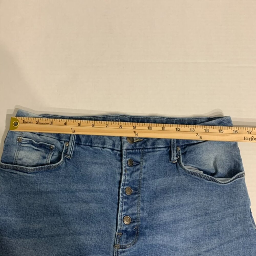 Time and Tru Womens Size 12 Button Distressed Jeans Short - Picture 7 of 9